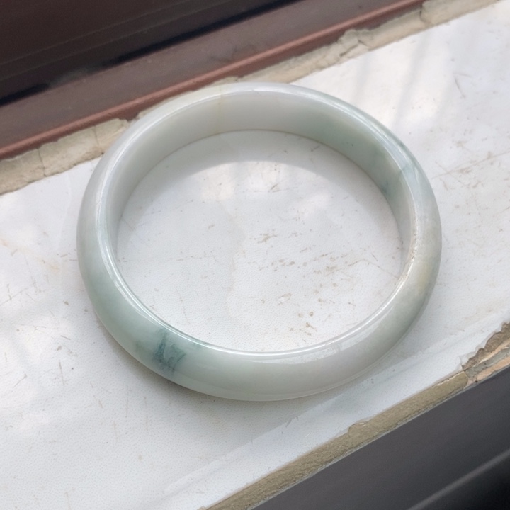 翡翠手镯未镶嵌翡翠手镯