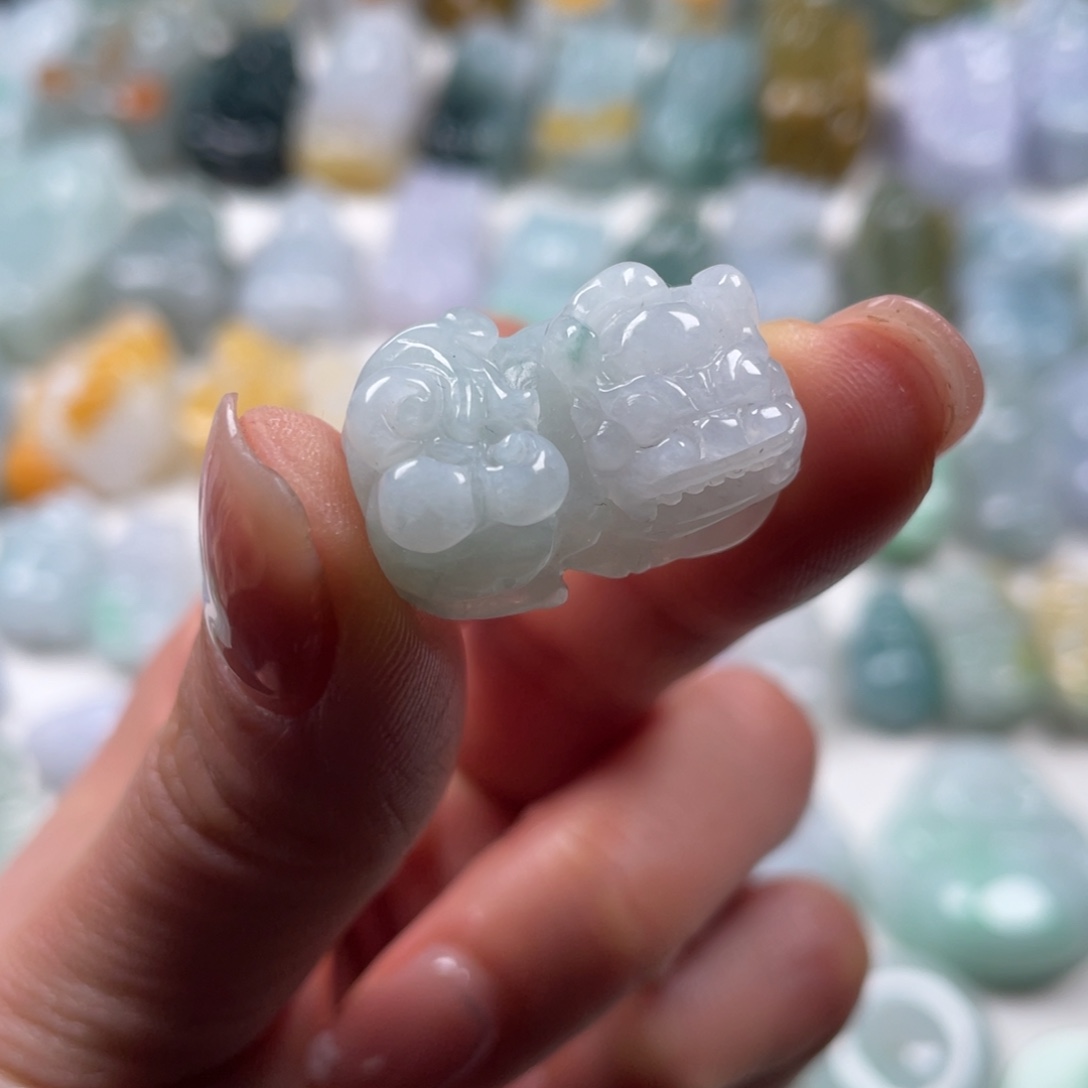 翡翠吊坠(赠链)未镶嵌