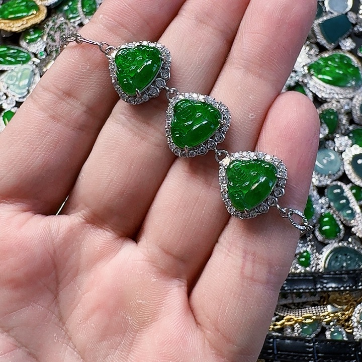 翡翠颈饰未镶嵌天然A货翡翠放漏