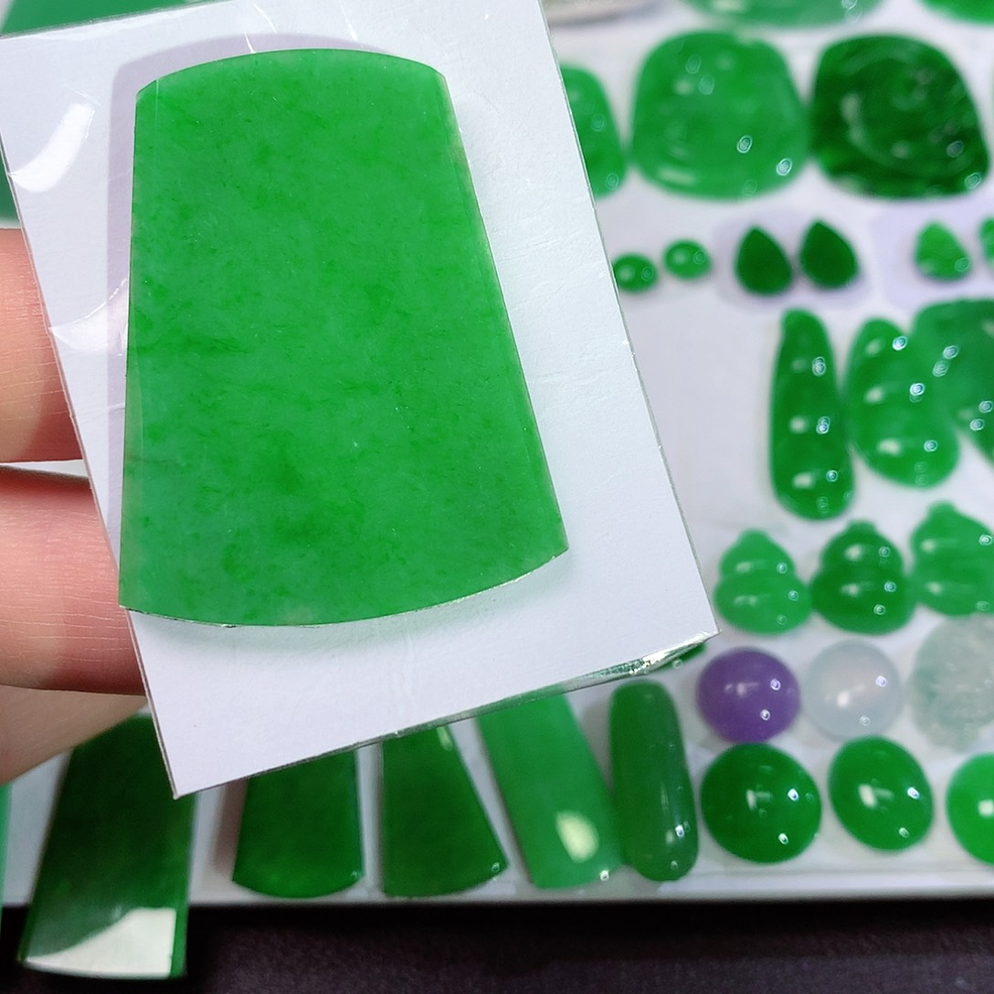 翡翠颈饰未镶嵌天然翡翠