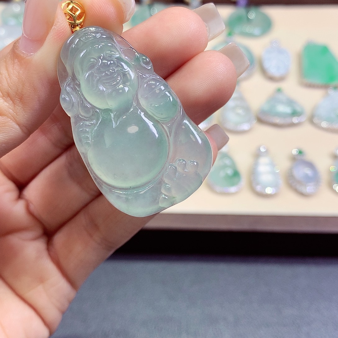 翡翠18K金镶嵌颈饰翡翠