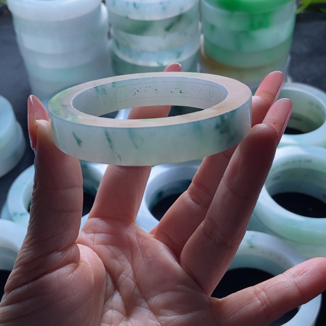 未镶嵌手镯定制翡翠堤*