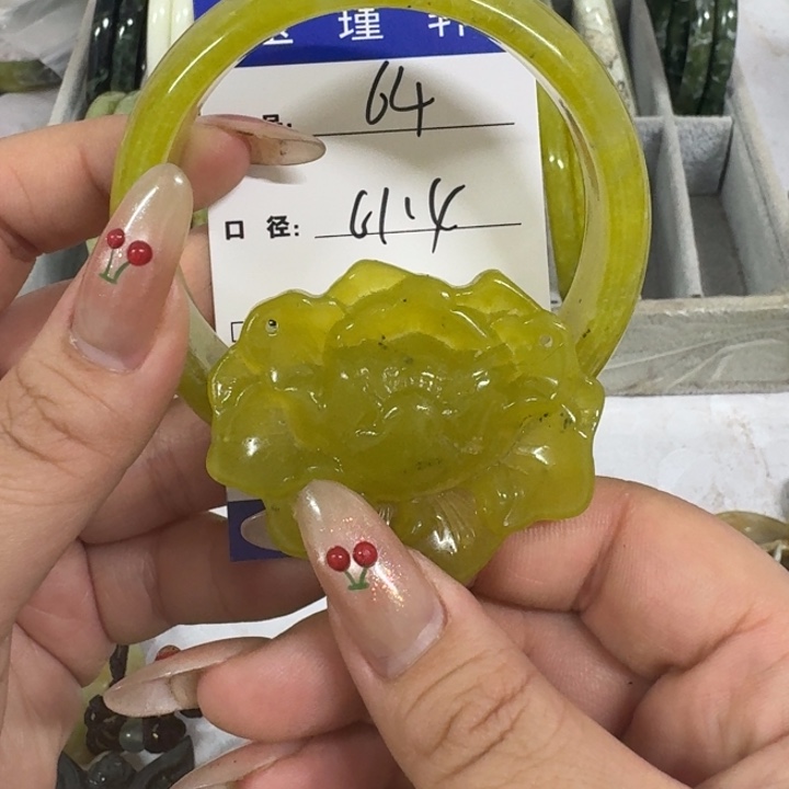 蛇纹石玉未镶嵌手镯