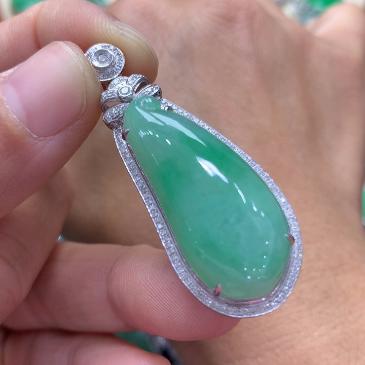 翡翠吊坠(不含链)18K金镶嵌