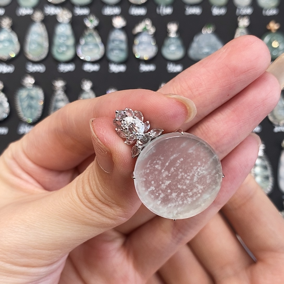 翡翠18K金镶嵌颈饰