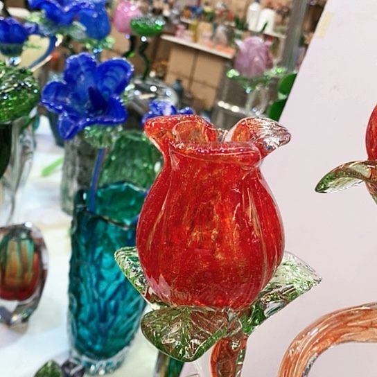 琉璃花瓶高45宽9厘米