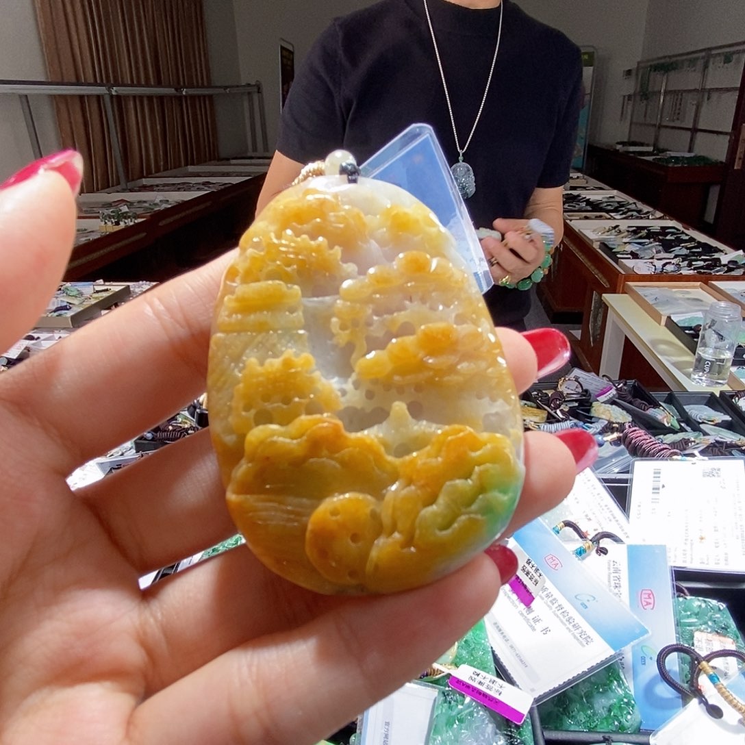 翡翠未镶嵌颈饰翡翠