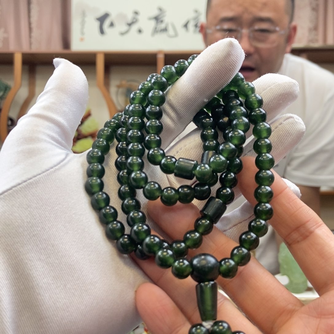 蛇纹石玉吊坠未镶嵌