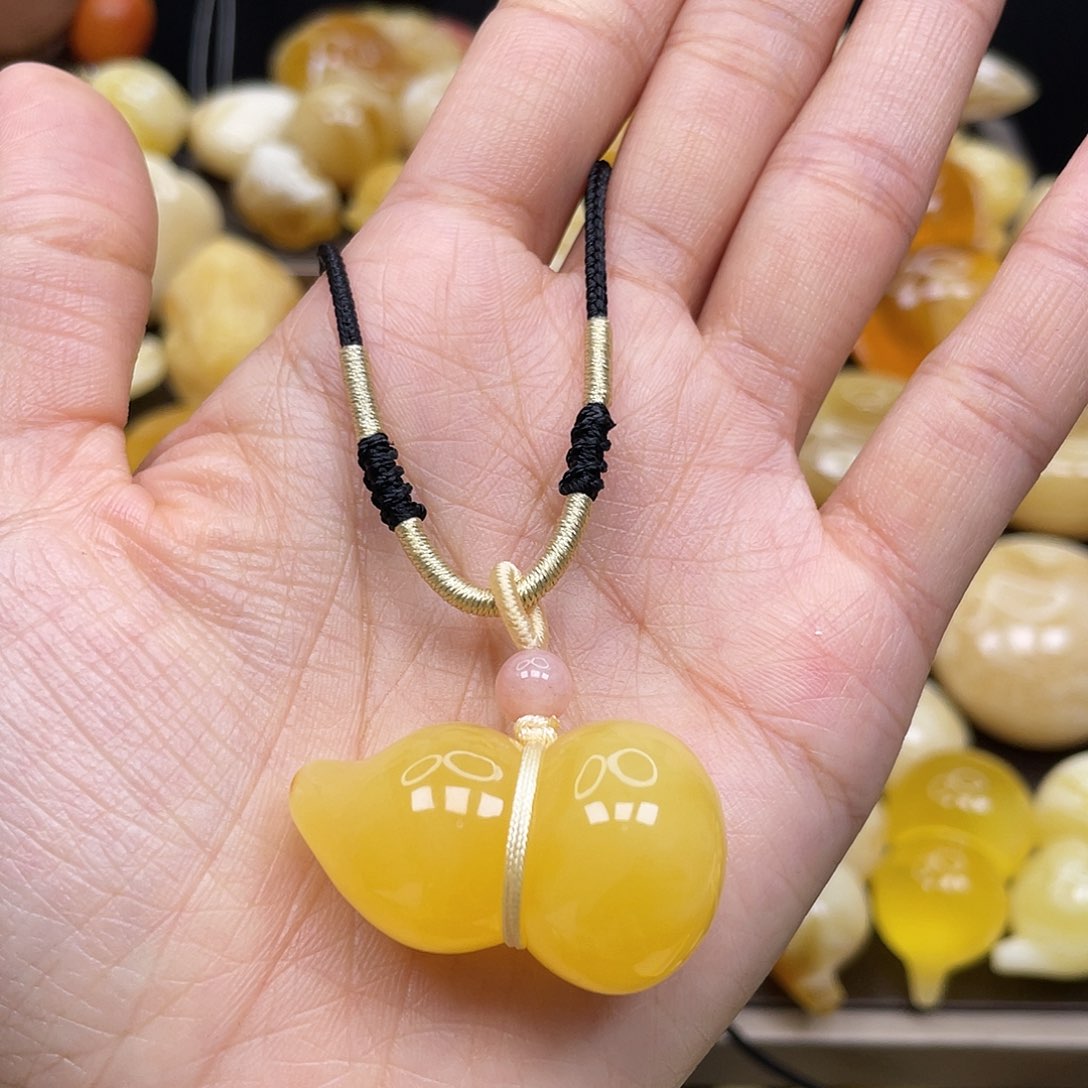 蜜蜡裸石未镶嵌蜜蜡