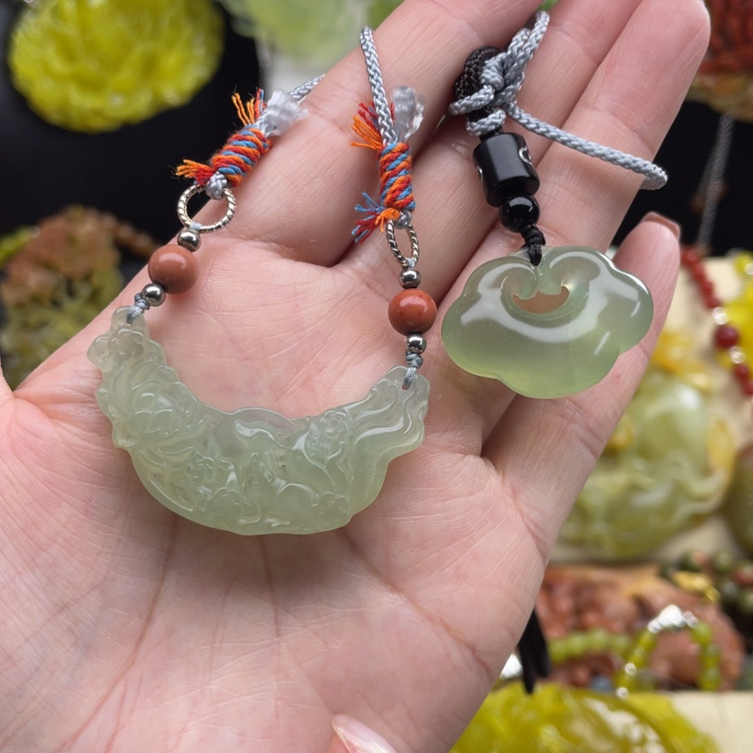 未镶嵌蛇纹石玉颈饰