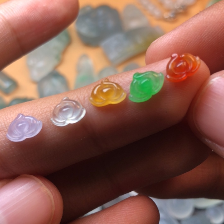 定制翡翠未镶嵌挂件