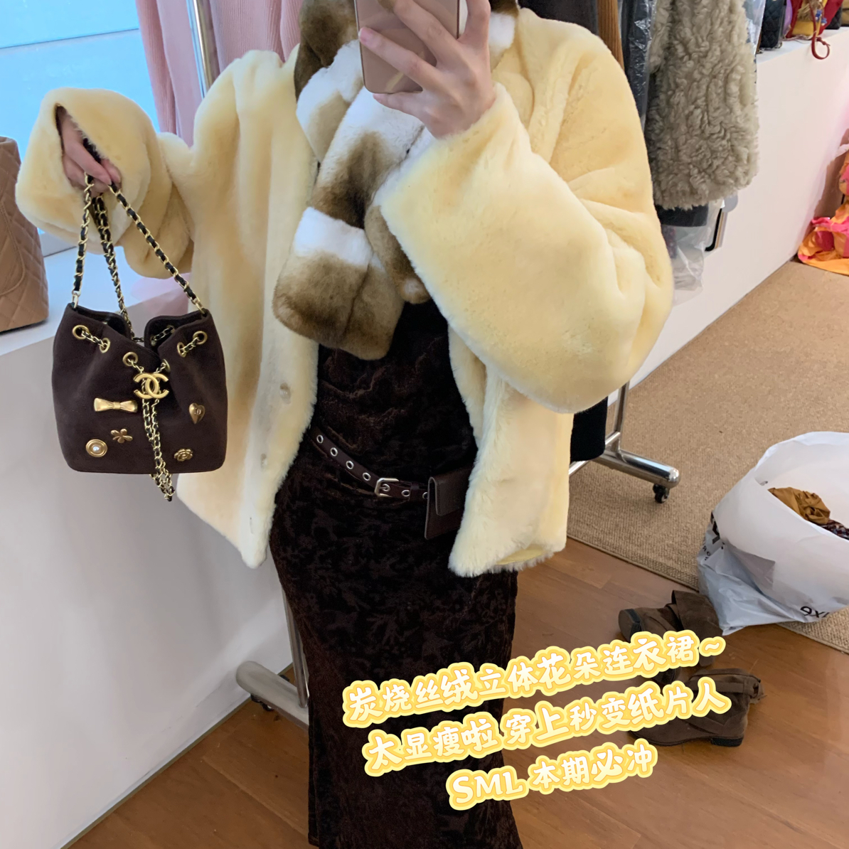 “炭烧丝绒背心裙 衣柜里高显瘦的一件”立体丝绒小花朵