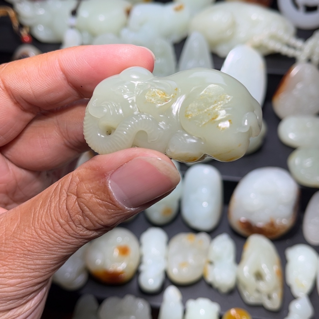 想***楚和田玉未镶嵌颈饰