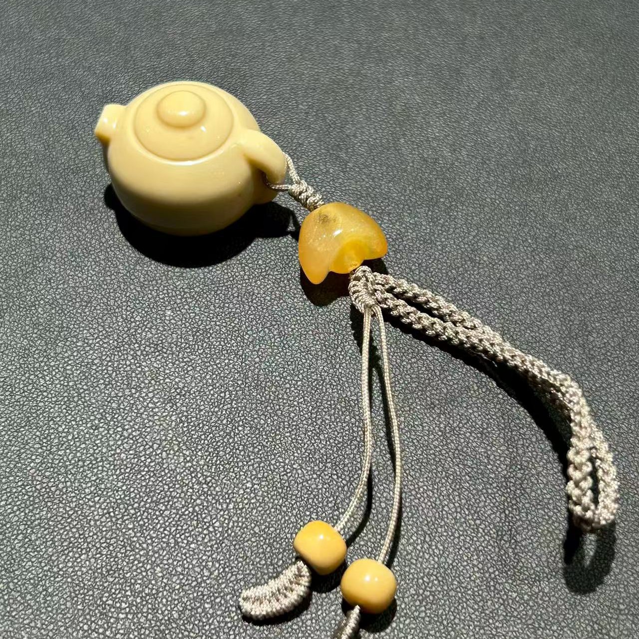 黄龙玉玉石把把壶适合男士的手把件