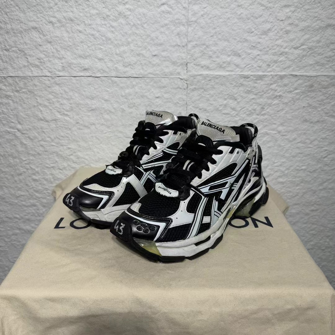 95新 Balenciaga/巴黎世家 43码  95新 Runner黑白 运动鞋