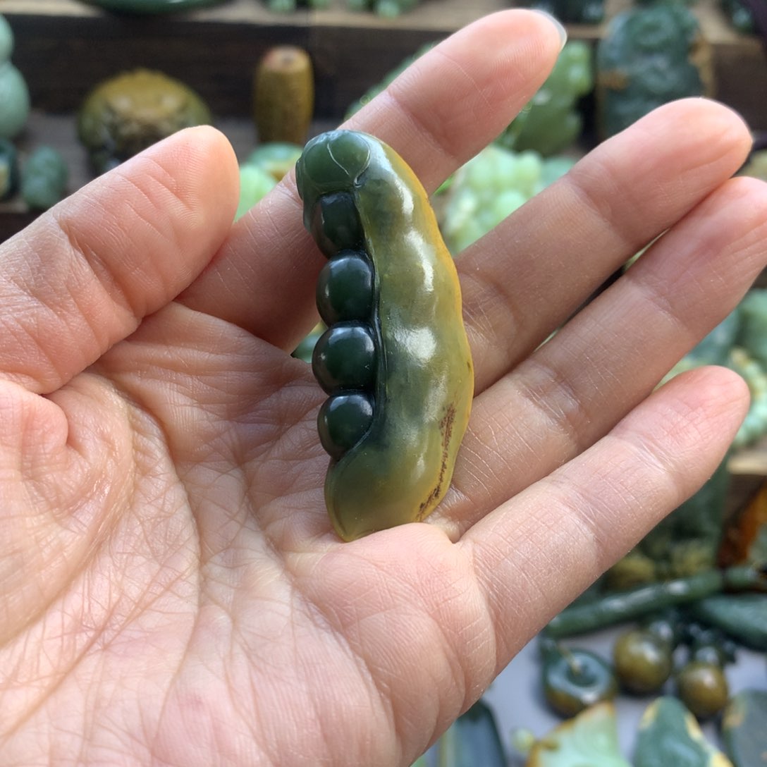 未镶嵌岫岩河磨玉（透闪石质玉）珠宝奇石