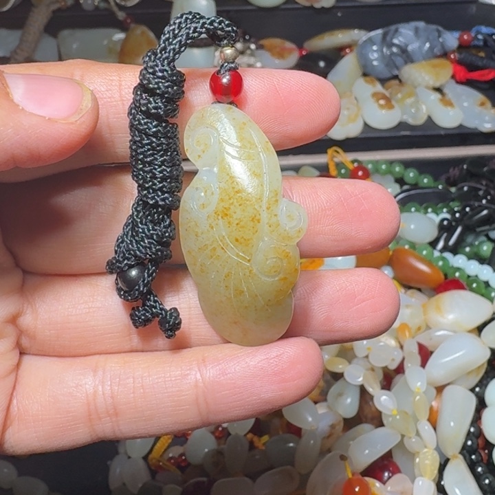 和田玉未镶嵌吊坠(赠链)