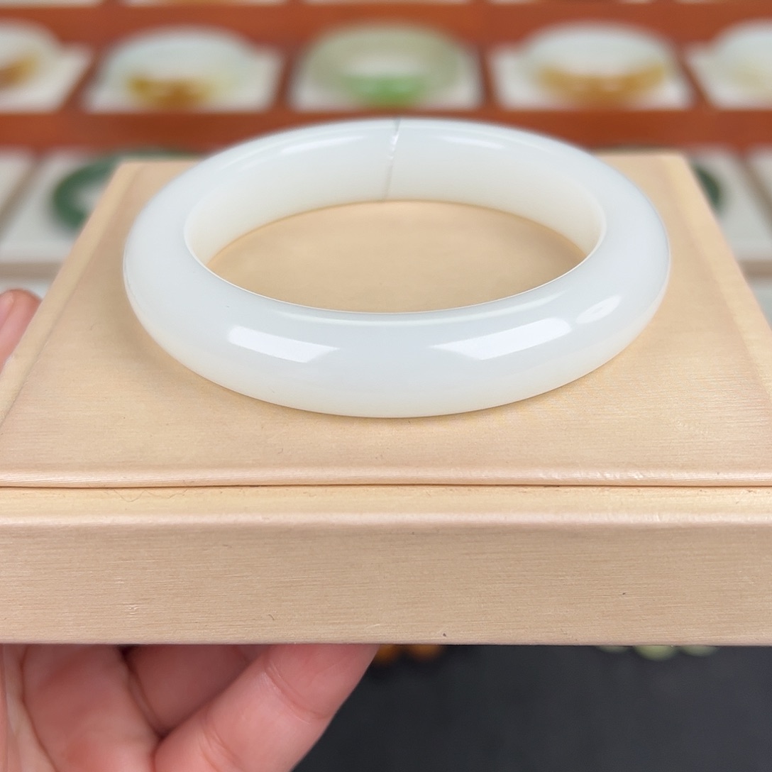 和田玉未镶嵌手镯白玉