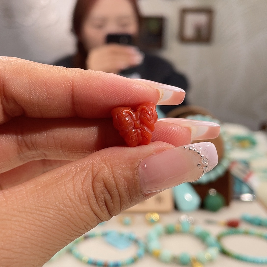 南红玛瑙未镶嵌蝴蝶