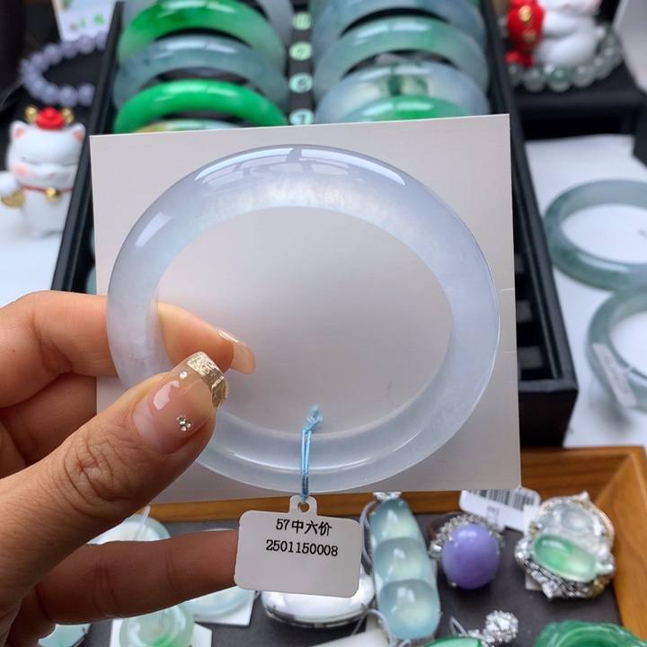 翡翠手镯未镶嵌正圈