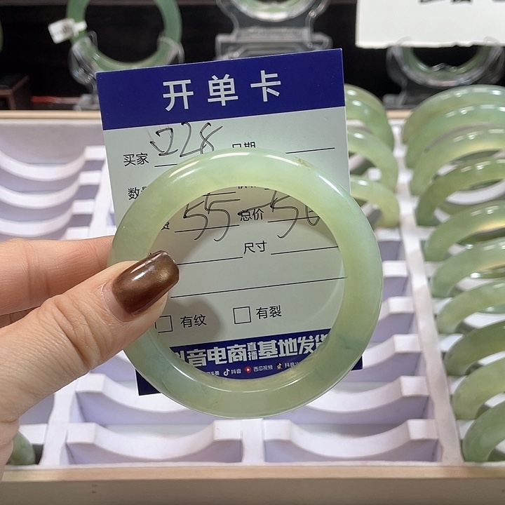 蛇纹石玉手镯未镶嵌