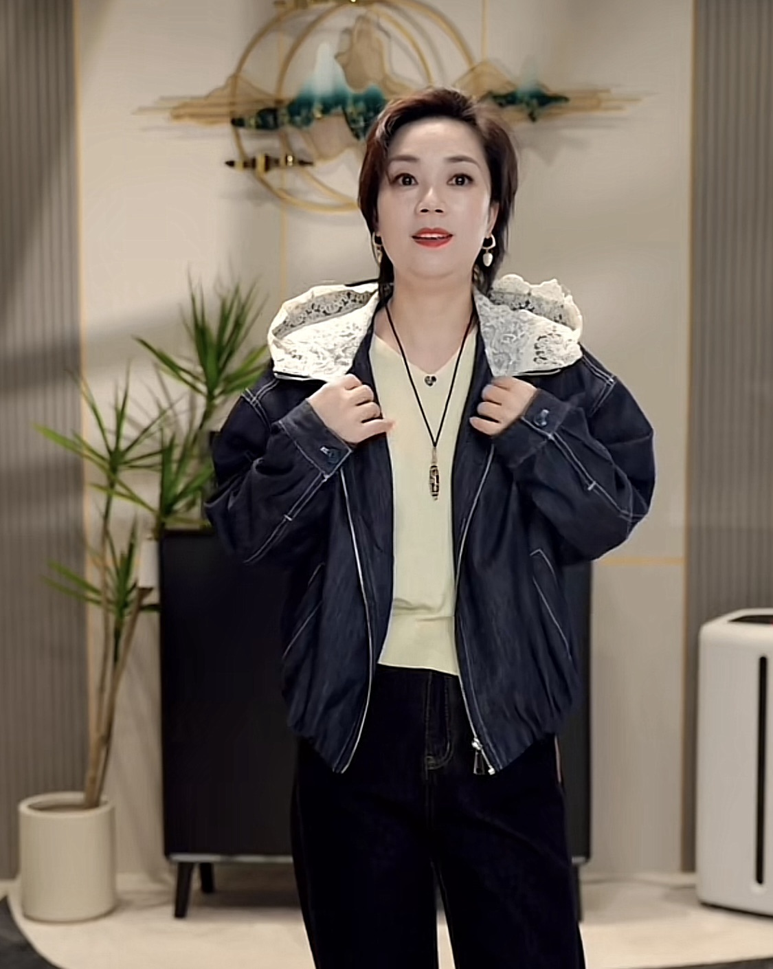 【卿她】蕾丝拼接连帽牛仔外套2025新款女韩系拉链时尚短外套