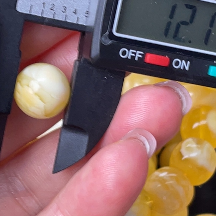 蜜蜡未镶嵌裸石微瑕207