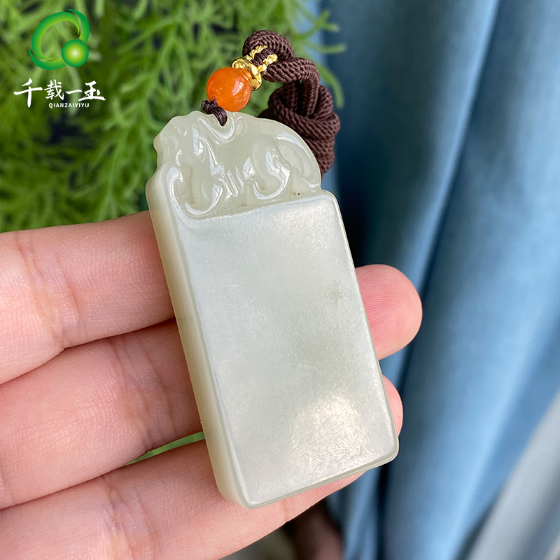 和田玉貔貅无事牌吊坠M5337