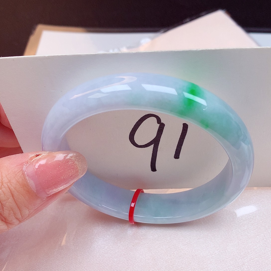 翡翠手镯未镶嵌翡翠