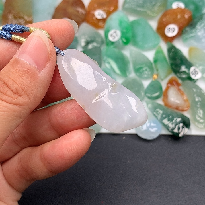 翡翠未镶嵌颈饰随型