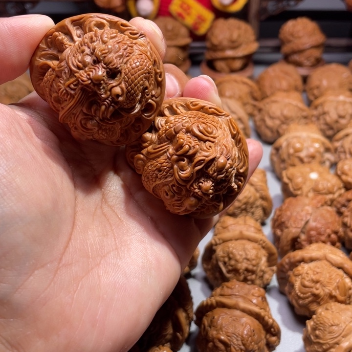 味白狮子雕刻的龙腾