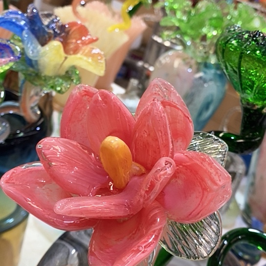 琉璃花瓶高45厘米宽9厘米