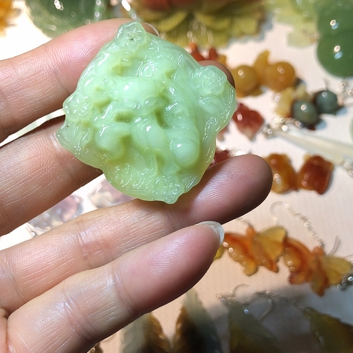 蛇纹石玉未镶嵌挂件