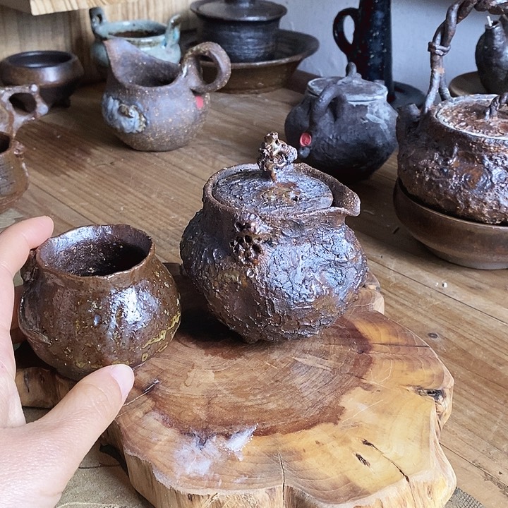 Y****c景德镇叶里老陶手捏壶孤品