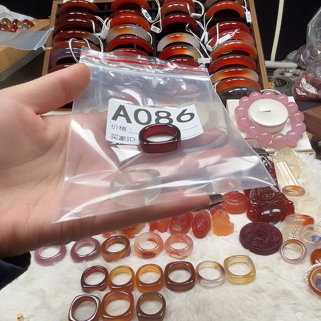 耕***获玛瑙/玉髓未镶嵌戒指