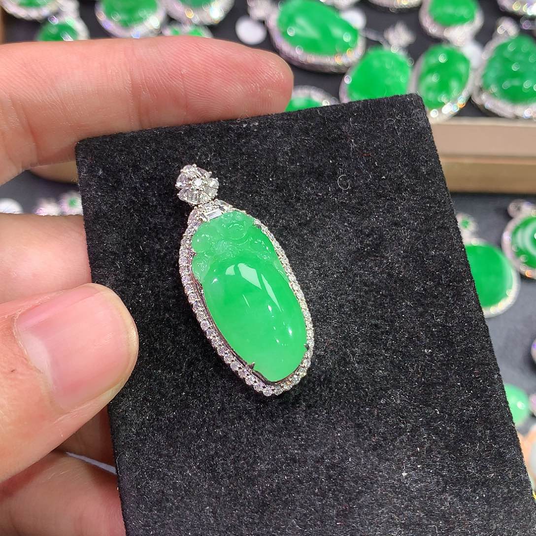 翡翠吊坠(赠链)18K金镶嵌