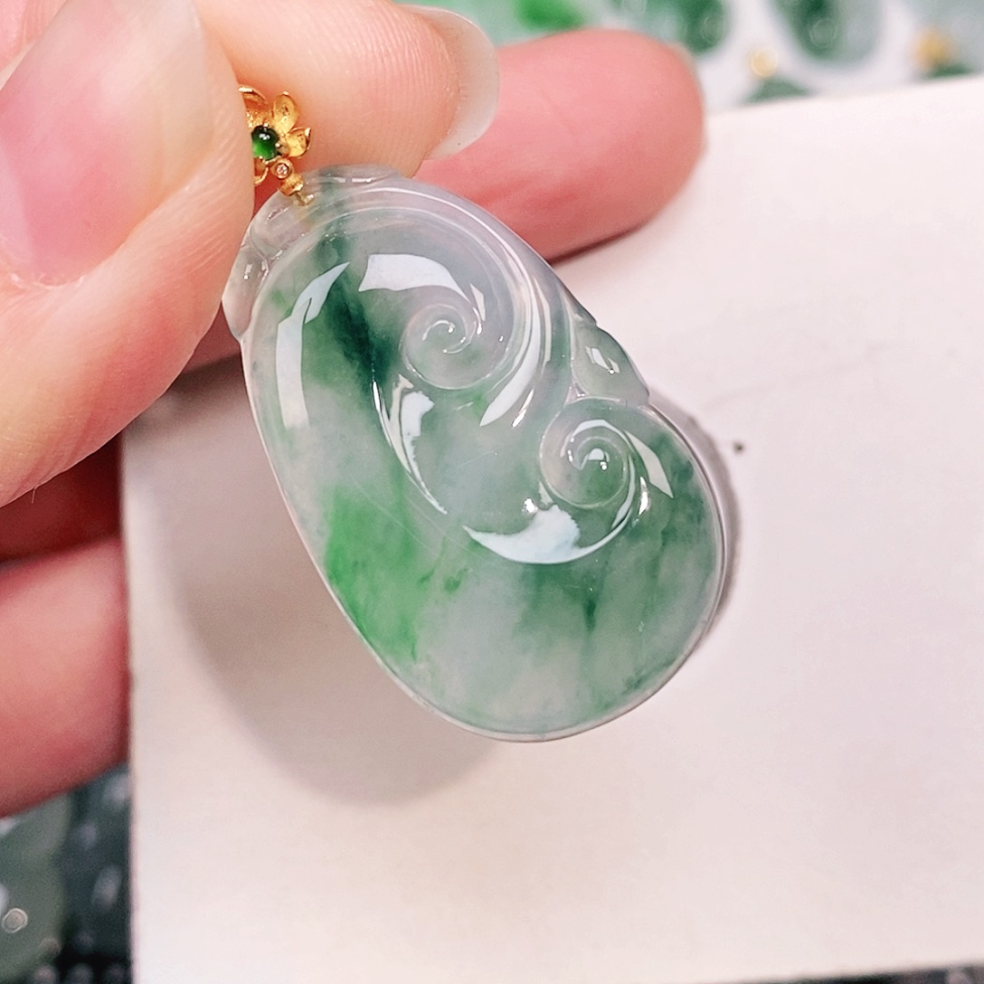 翡翠18K金镶嵌颈饰