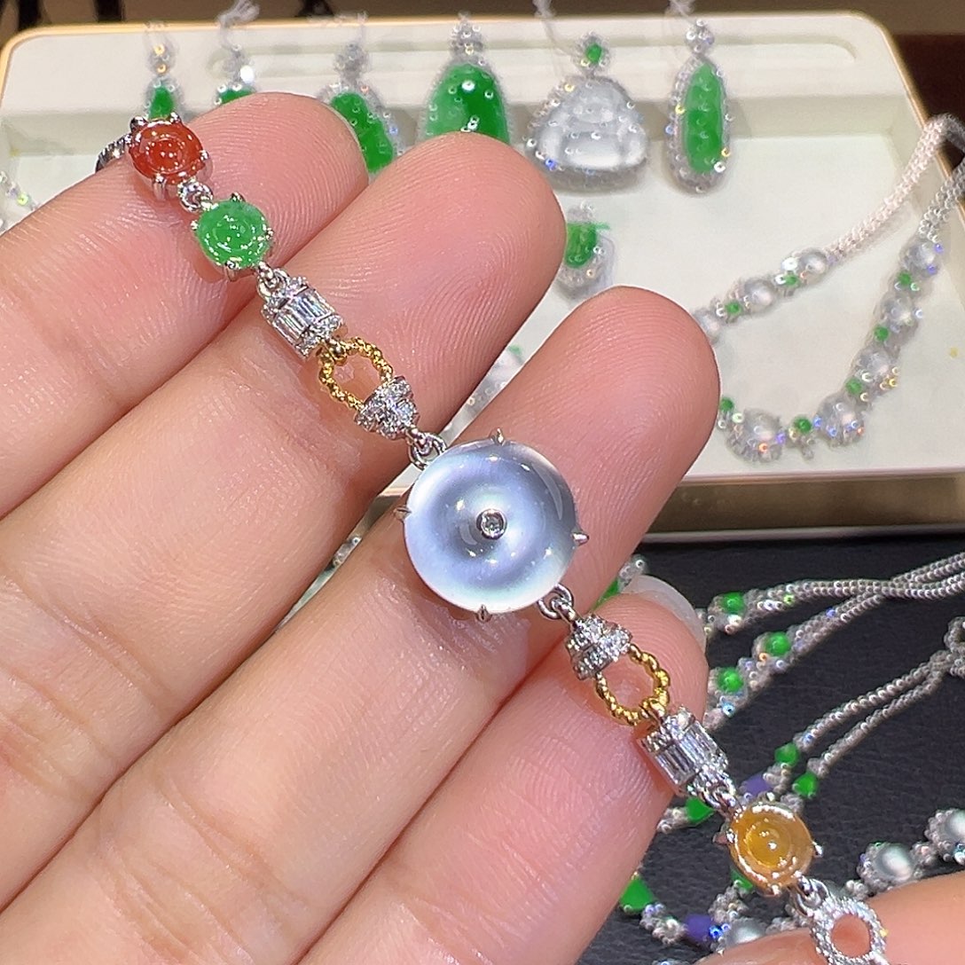 翡翠18K金镶嵌手链