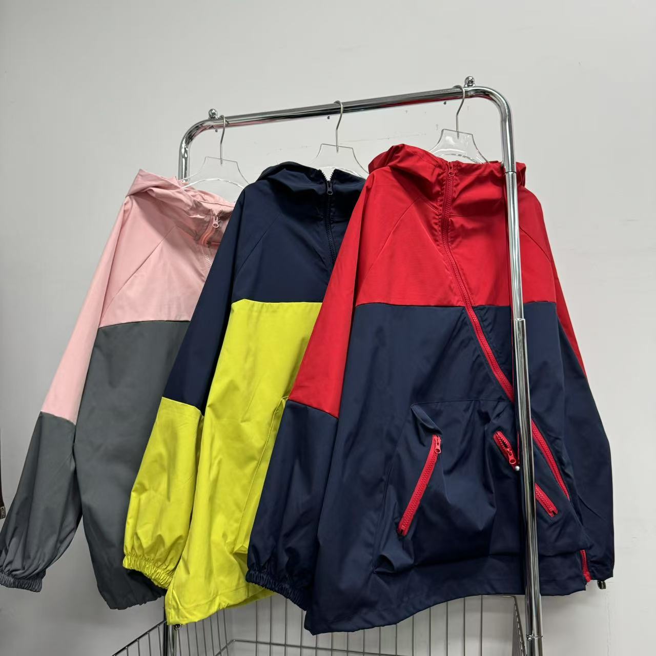 【雪儿推荐】3185-1潮牌设计师时尚拼色连帽撞色梭织外套