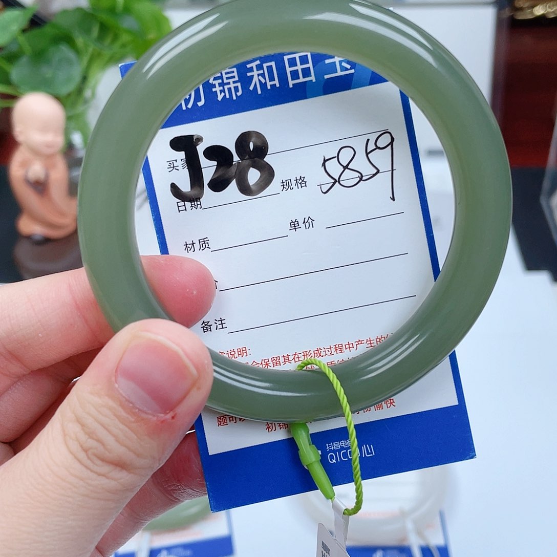 和田玉手镯未镶嵌