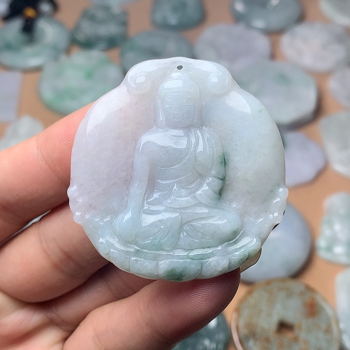 翡翠未镶嵌颈饰大日