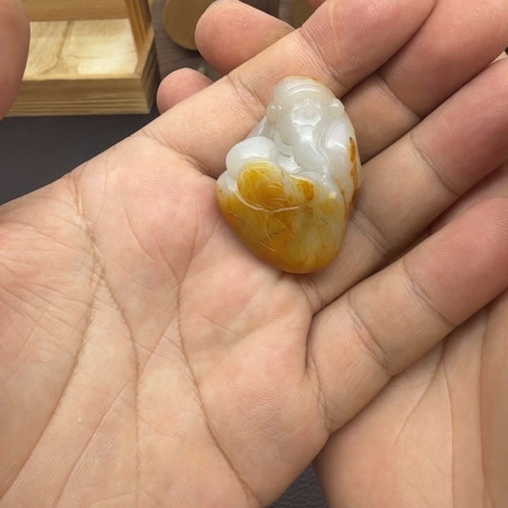 颈饰未镶嵌和田玉人***年