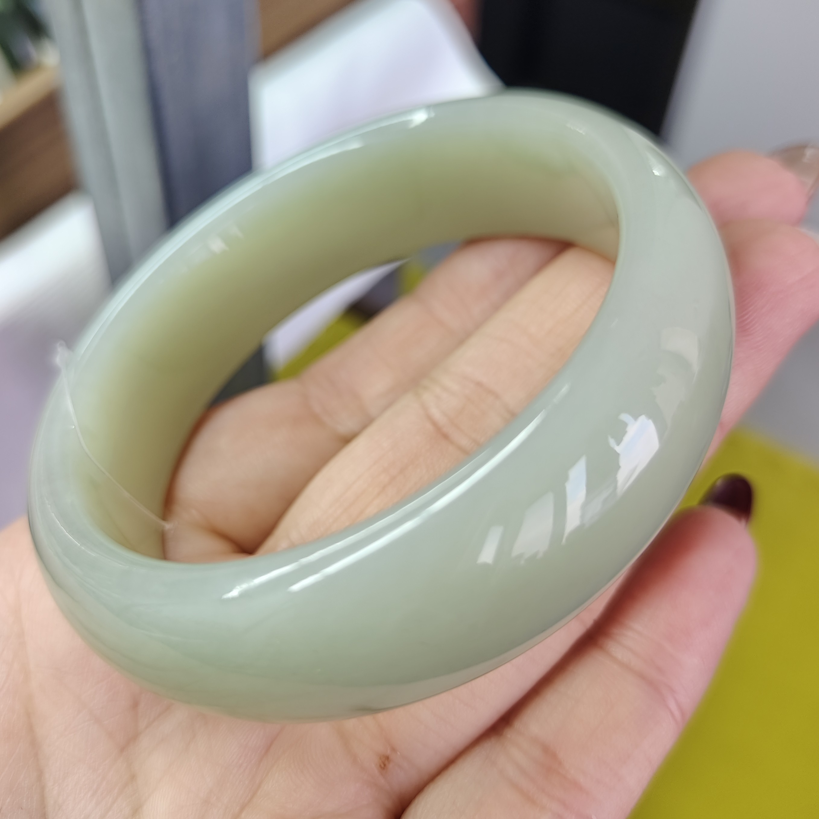 新疆料且末浅瓷蓝无结构宽版厚壁手镯