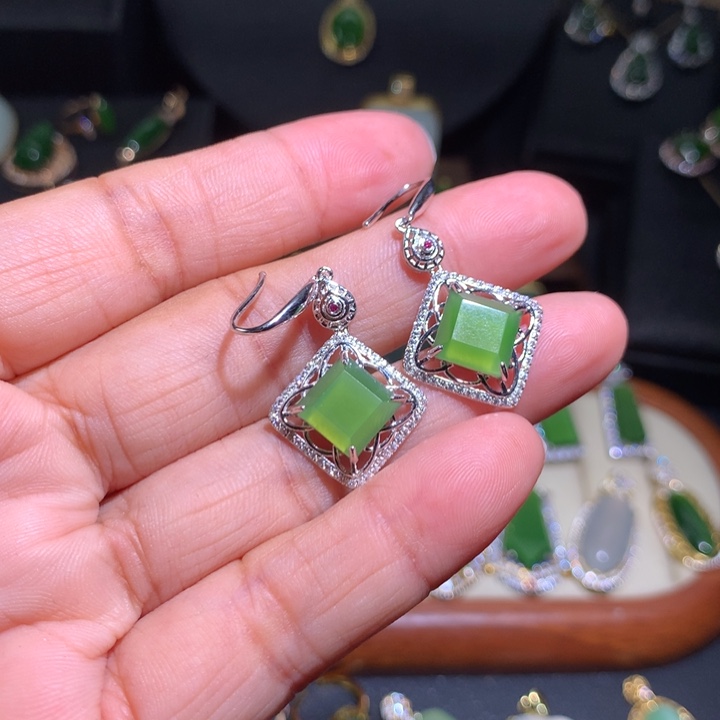 和田玉银S925镶嵌耳饰财****多