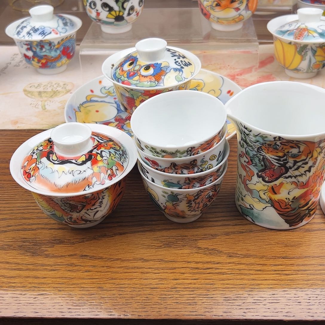 白***长老虎套装。         