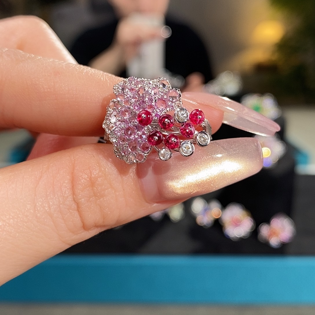 18K金镶嵌尖晶石戒指0.774ct