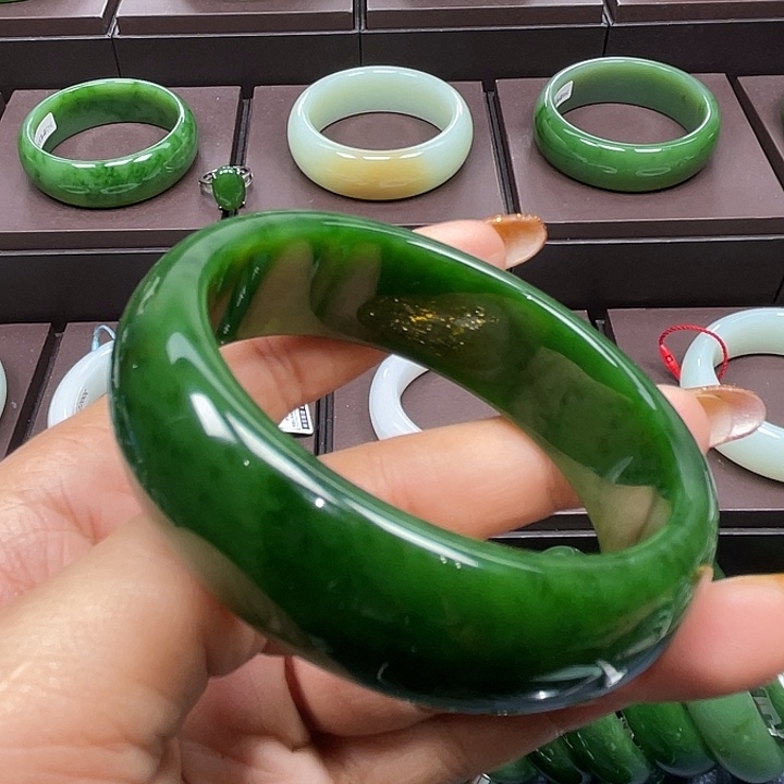 和田玉（碧玉）未镶嵌手镯