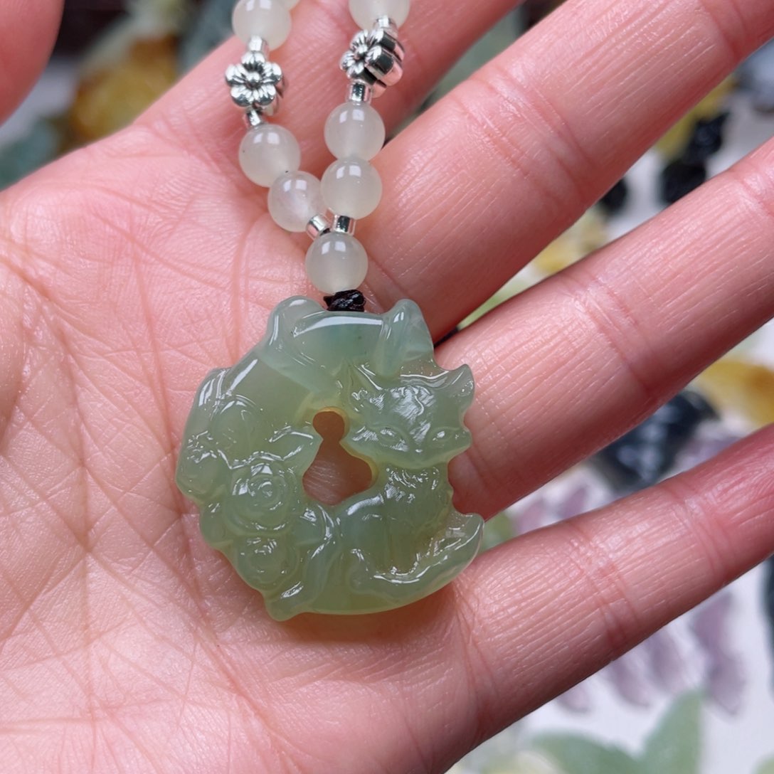 蛇纹石玉颈饰未镶嵌