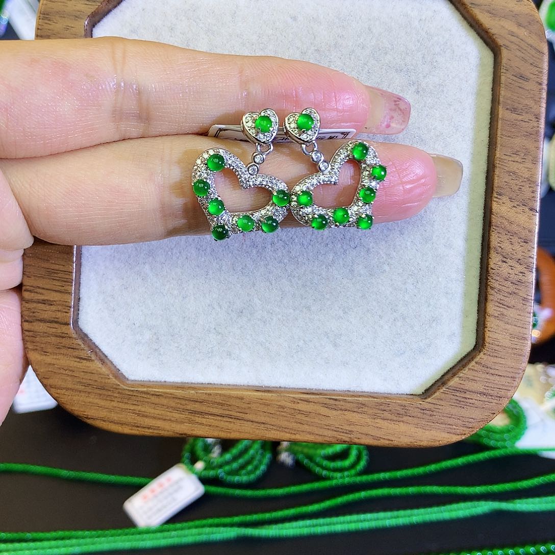 翡翠耳饰银S925镶嵌天然翡翠耳钉