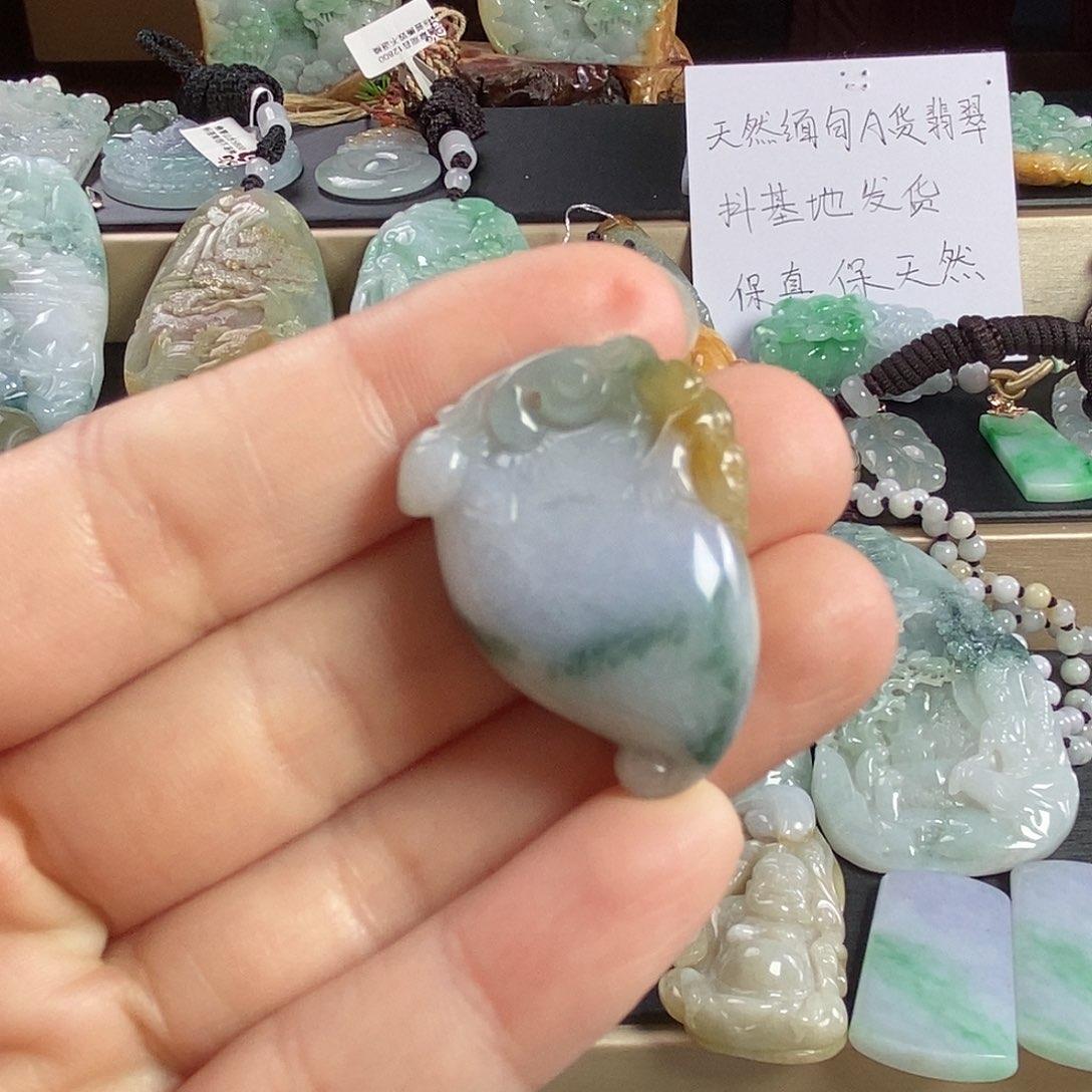 翡翠颈饰未镶嵌启****芽吊坠